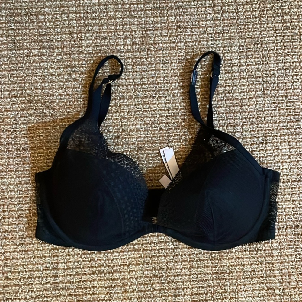 NWOT Black Lace Victoria’s Secret Bra 34D